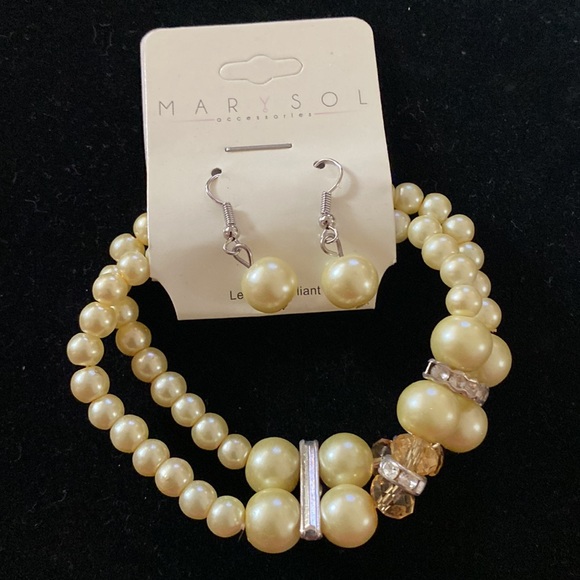 2/$12 Sale.  Beaded bracelet with earrings.  Bracelet is stretchable. Pale cream - Picture 4 of 5